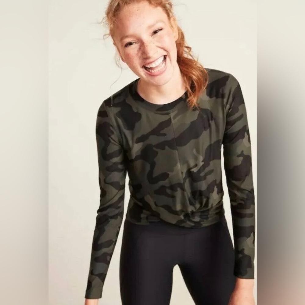 NEW Old Navy Breathe On Twist Hem Crop Top